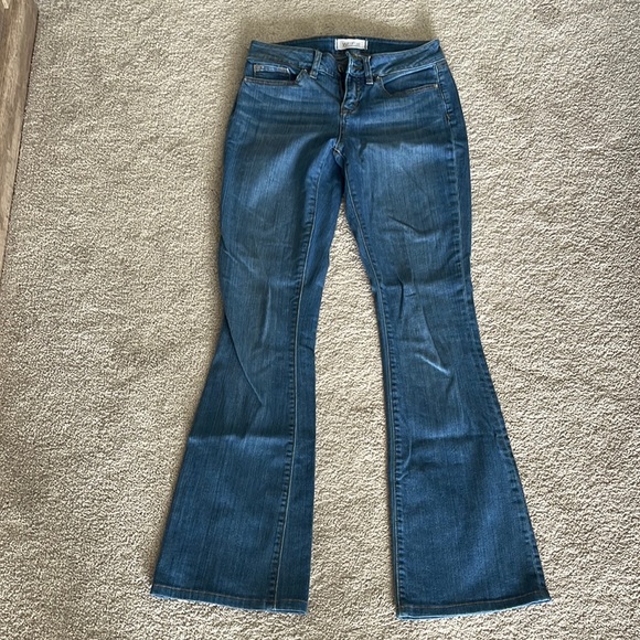 Yummie Women's Straight Leg Jean - Mid-Rise Everyday Denim With Lifting Back Pockets